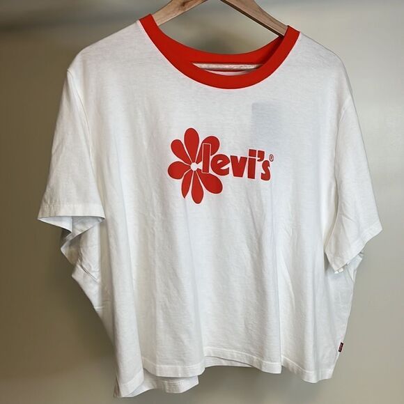 NWT Plus Size Levi's® Cropped Jordie Flower Logo Tee 3x - Picture 3 of 4